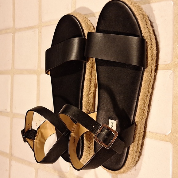 Black Sandals with Strap with Juke Weave , Lightly Worn - Picture 3 of 5